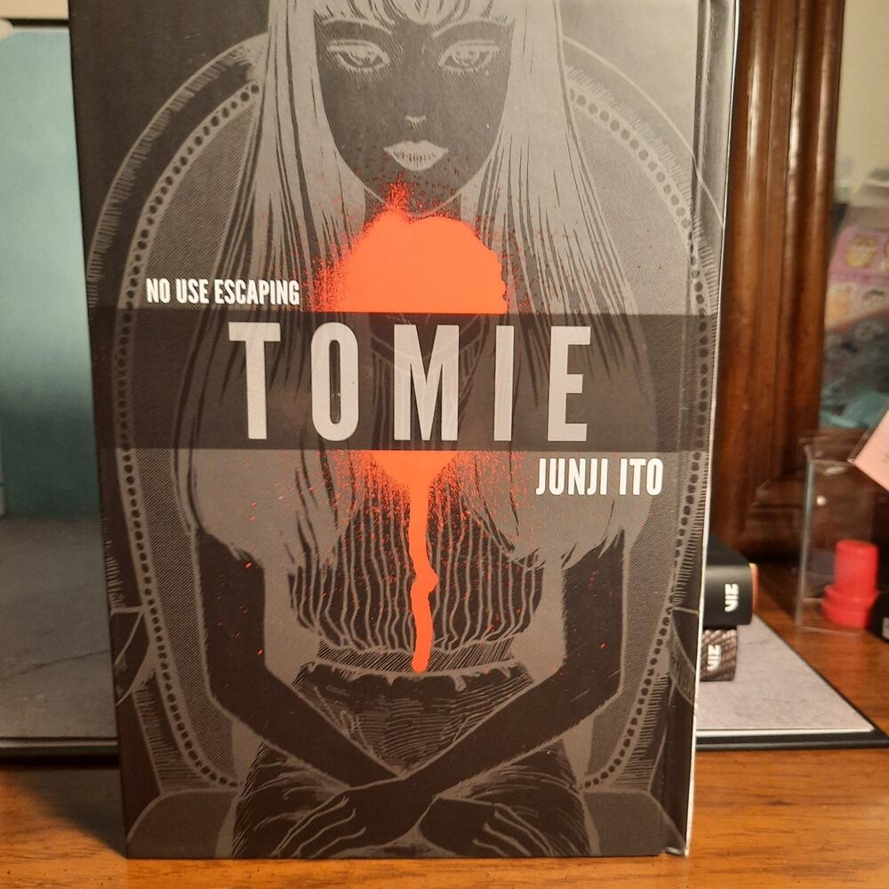 📚 Tomie by Junji Ito Horror Official English Manga Viz Media 9781421590561